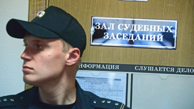 Суд в Калмыкии из-за свадьбы смягчил приговор сотруднику колонии, который избил заключенного