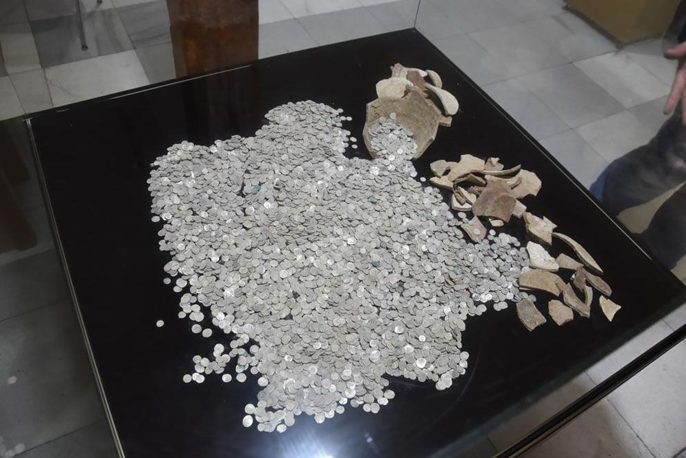 В Болгарии заключенные нашли семь тысяч серебряных монет Османской империи