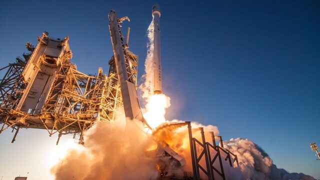 SpaceX запустила ракету со спутниками для раздачи интернета