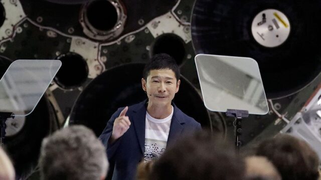 SpaceX Илона Маска назвала имя первого космического туриста, которого она отправит вокруг Луны