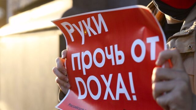 Суд запретил редакторам Doxa пользоваться интернетом и выходить из дома