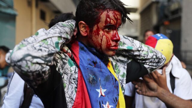 Во время протестов в Венесуэле погибли не меньше 14 человек
