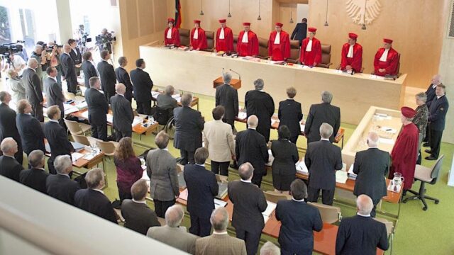 Конституционный суд Германии потребовал ввести третий пол в книги ЗАГСа