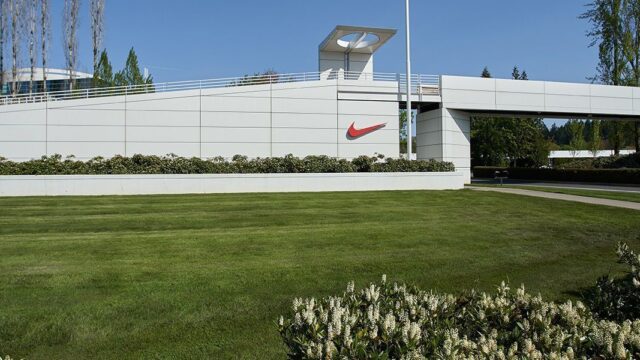 Компания Nike уволит своих непривитых сотрудников в США