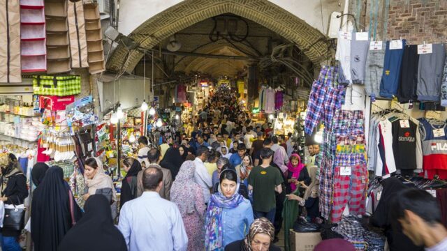 Протестующие в Тегеране заставили торговцев закрыть лавки на историческом Большом Базаре
