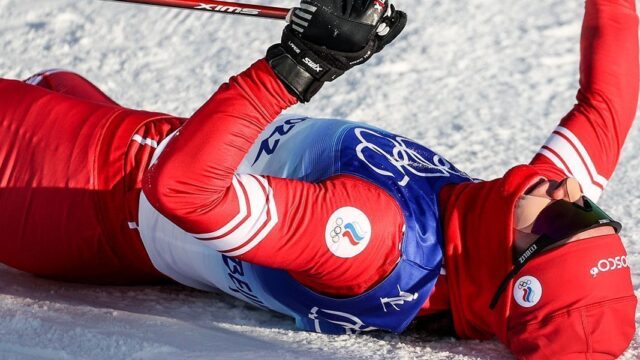 Российская лыжница Наталья Непряева выиграла серебро Олимпиады в Пекине