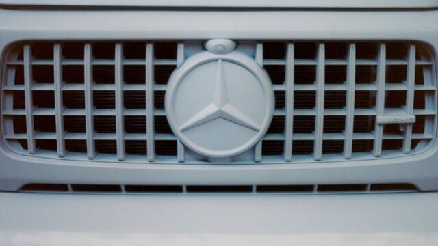 Mercedes-Benz сделал коллаборацию с основателем Off-White Вирджилом Абло. Дизайнер превратил внедорожник компании в дизайнерский объект