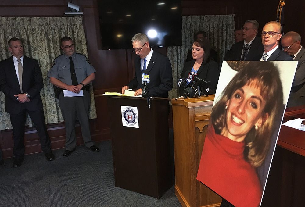 Жительница Пенсильвании случайно выдала своего брата, которого полиция больше 20 лет разыскивала за изнасилование и убийство