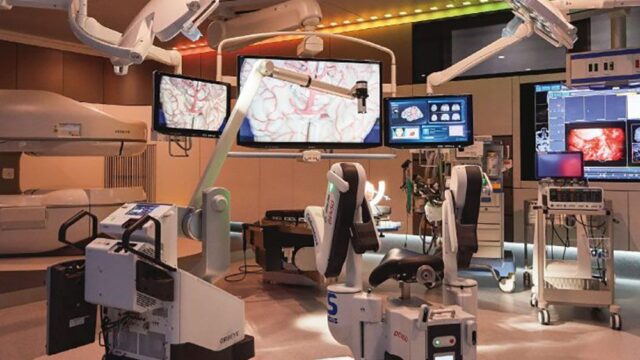 В токийском медицинском университете студенты будут присутствовать на операциях в виртуальной реальности