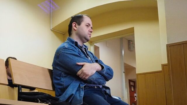В Петербурге активиста оштрафовали на 100 тысяч рублей за то, что он ударил омоновца