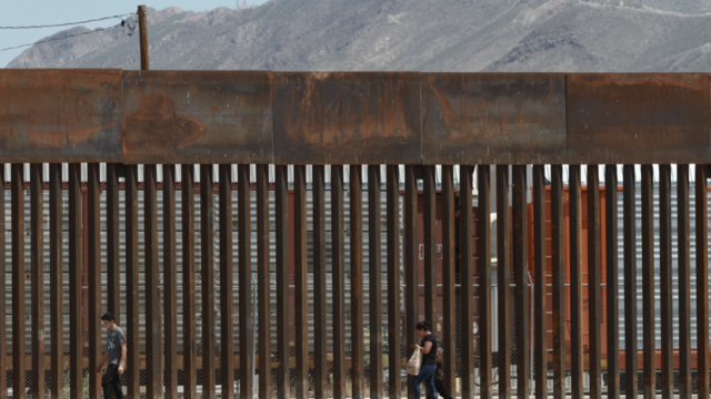 Верховный суд США разрешил использовать $2,5 млрд из средств Пентагона на строительство стены с Мексикой