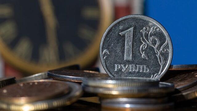 «Дефицит валюты, ослабление рубля и высокая инфляция». К чему может привести дефолт России