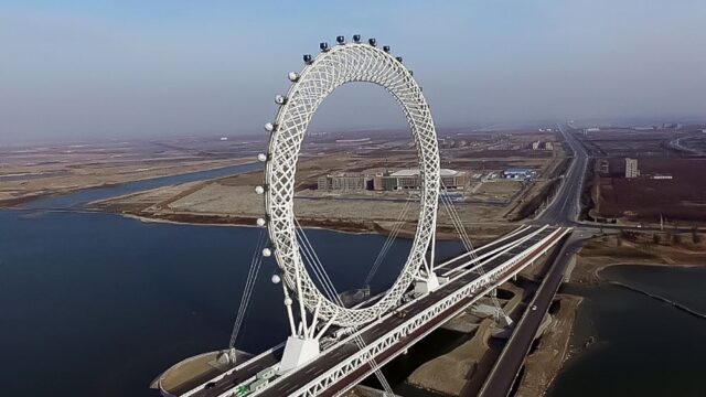 В Китае открыли для публики самое большое в мире колесо обозрения без спиц