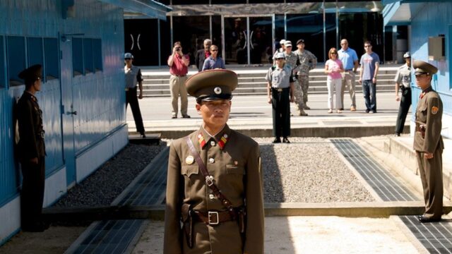 Южная Корея впервые с 2010 года перестала называть КНДР «врагом»