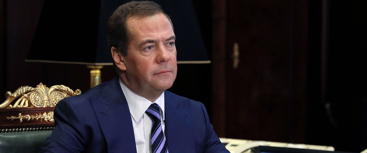 Медведев объяснил свои слова об обязательной вакцинации против COVID-19