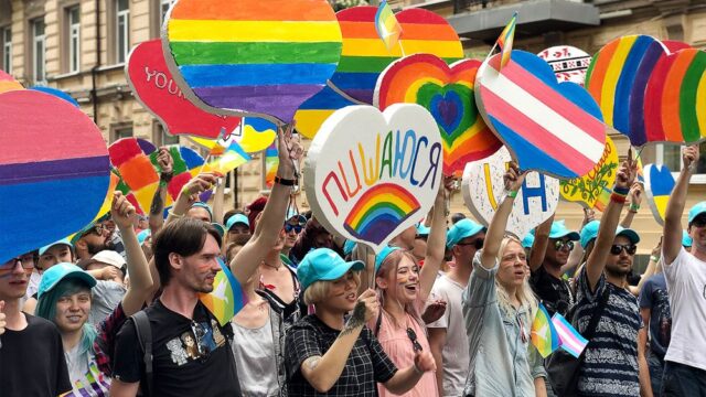 В Киеве прошел марш равенства за права ЛГБТ: фотогалерея