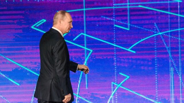 Путин: изъятие жестких дисков при обысках на предприятиях надо запретить