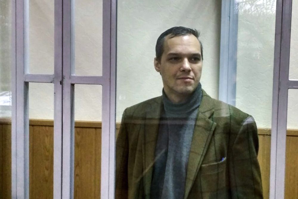 Прокуратура запросила для сопредседателя «Другой России» четыре года колонии за контрабанду оружия