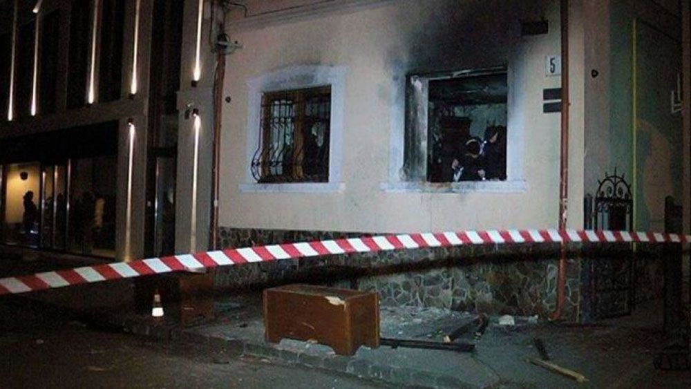 Подозреваемый в поджоге венгерского центра в Ужгороде назвал заказчиком помощника депутата Бундестага от АдГ