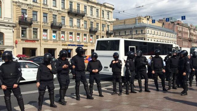 В Петербурге на протестной акции задержали 70 человек