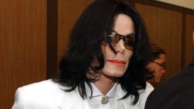 Суд разрешил героям «Покидая Неверленд» подать иски к компаниям Майкла Джексона