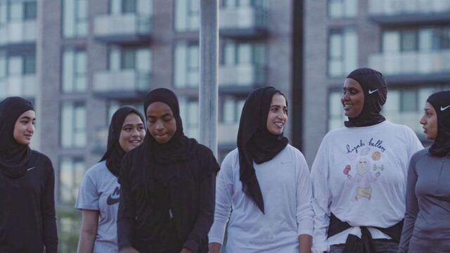 «Торонто Рапторс» первым среди клубов НБА выпустил сувенирные хиджабы со своим логотипом