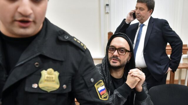 Кирилла Серебренникова отпустили из-под домашнего ареста, чтобы он слетал в Ростов-на-Дону к отцу