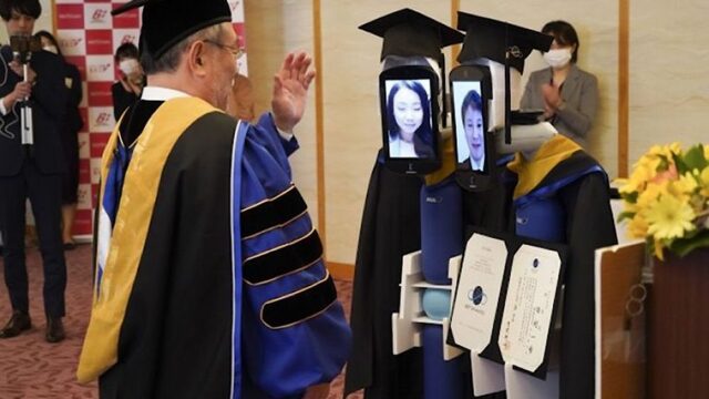 Японский вуз вручил дипломы роботам, которыми дистанционно управляли настоящие выпускники