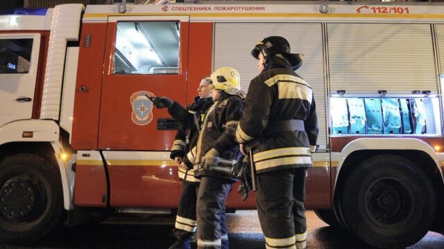 Крупный пожар произошел на складе в Люберцах