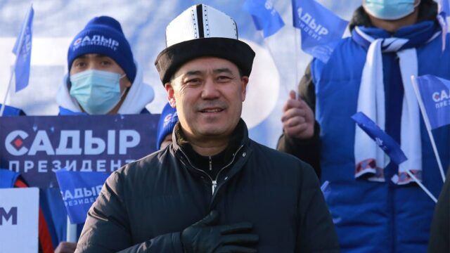 На выборах президента Киргизии лидирует премьер-министр Садыр Жапаров