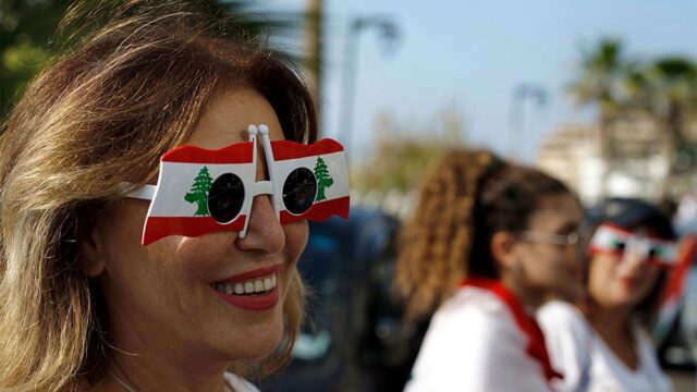Ливанцы выстроились в живую цепь длиной 170 км в знак протеста против политики правительства