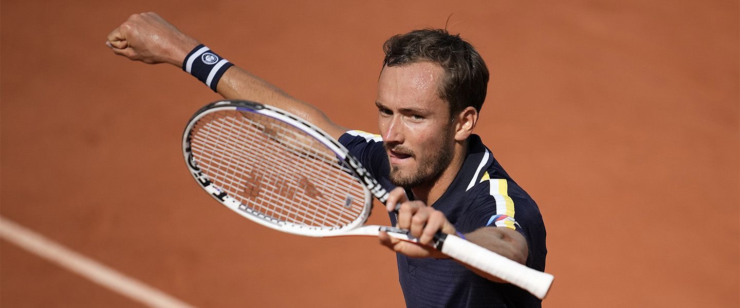 Даниил Медведев вышел в четвертьфинал Roland Garros