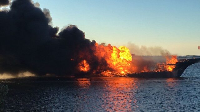 Во Флориде сгорело судно, переправлявшее людей на плавучее казино