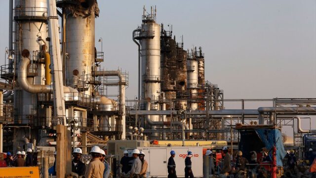 Bloomberg: Саудовская Аравия увеличит добычу нефти и снизит цены на нее