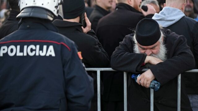 В Черногории протестующие перекрыли дороги в нескольких городах