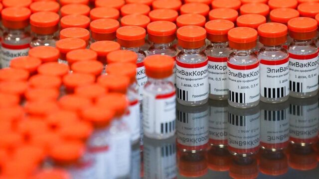 Минздрав перестал закупать «ЭпиВакКорону». Что не так с вакциной