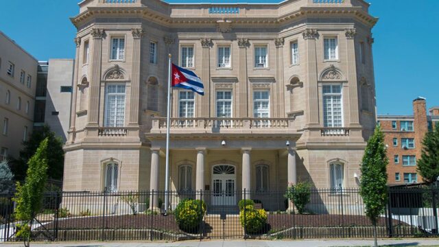 Reuters: США вышлют две трети кубинских дипломатов из-за скандала с «акустическими атаками»