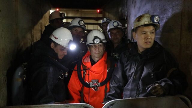 В Якутии на алмазном руднике спасли одного из девяти пропавших шахтеров