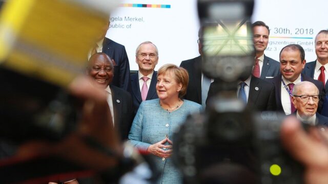 «Непотопляемая»: как Ангела Меркель завоевала народную любовь и начала терять власть