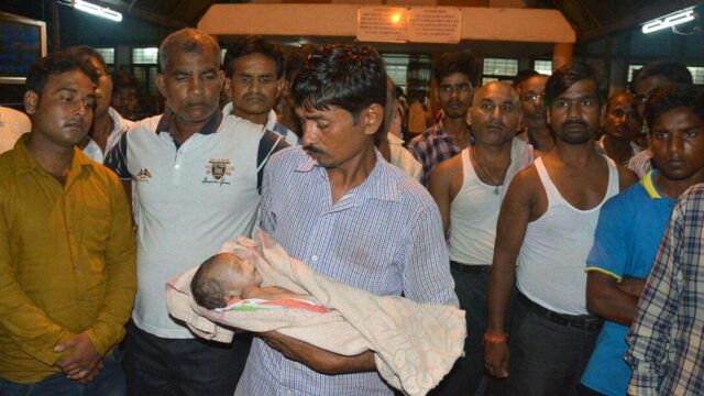 В одной из больниц Индии за шесть дней умерли 64 ребенка