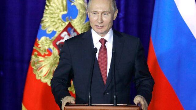 РБК: в Кремле готовят новые «майские указы»
