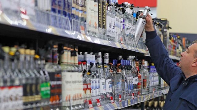 РБК: В России упали продажи водки