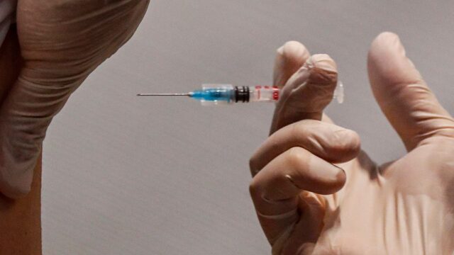 Минздрав обновил временные рекомендации по вакцинации от коронавируса