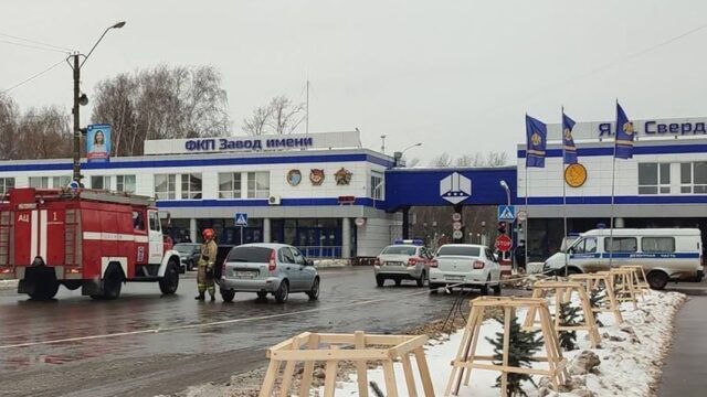 В Дзержинске на заводе по производству боеприпасов произошли взрывы. Здание загорелось