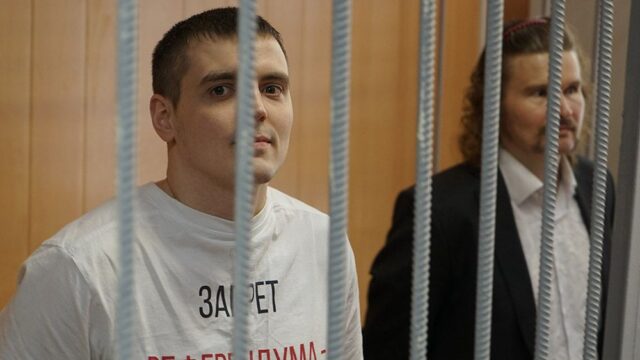 Журналиста РБК Александра Соколова приговорили к 3,5 годам колонии по делу об экстремизме