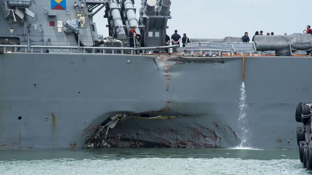 Водолазы подняли тела всех погибших моряков с эсминца John S. McCain