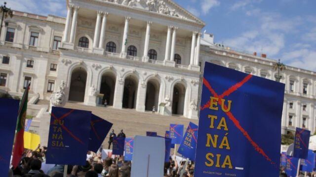 Суд Португалии признал противоречащим Конституции законопроект об эвтаназии