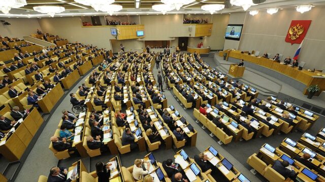 Правительство России внесло в Госдуму законопроекты о повышении пенсионного возраста и увеличении НДС