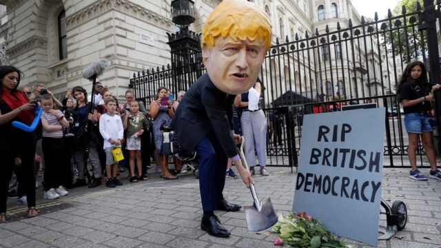 Протесты в Британии после объявления о приостановке работы парламента: фотогалерея