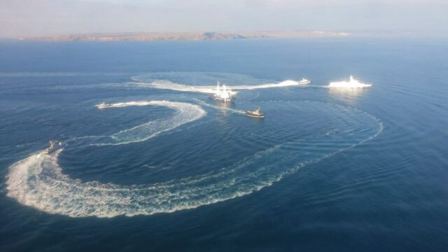 ВМС Украины заявили, что российский корабль протаранил украинский буксир
